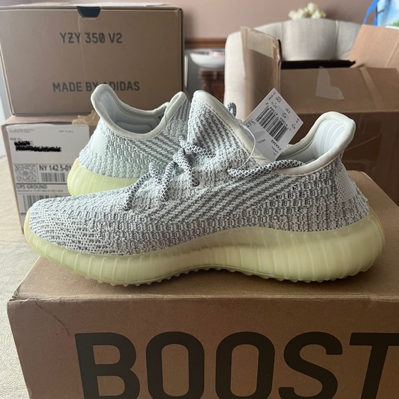 SOLD Yeezy Boost 350 V2 ‘Yeshaya Reflective’ - Picture 4 of 13